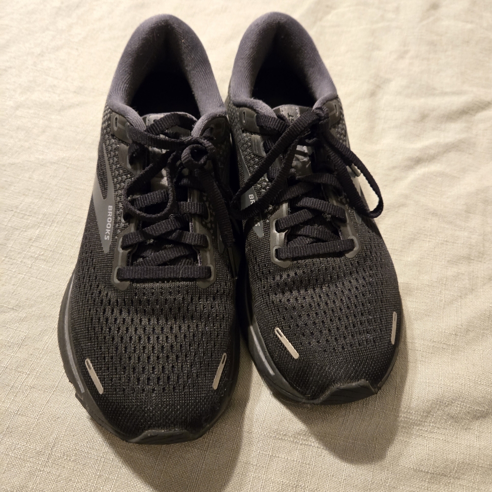 Brooks Women's Black Athletic Shoes